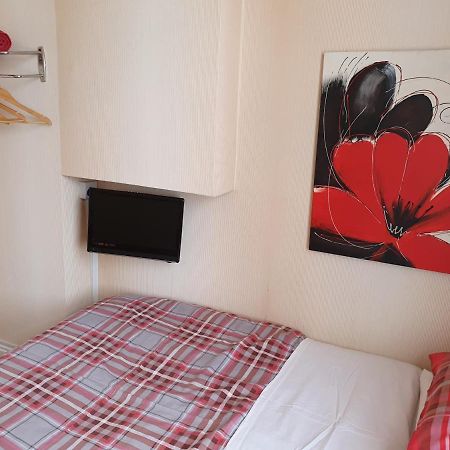 Foxhall Village Guest House Blackpool Esterno foto