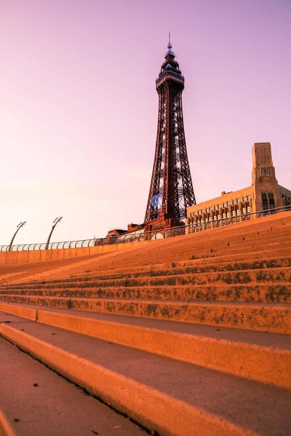 Foxhall Village Guest House Blackpool Esterno foto