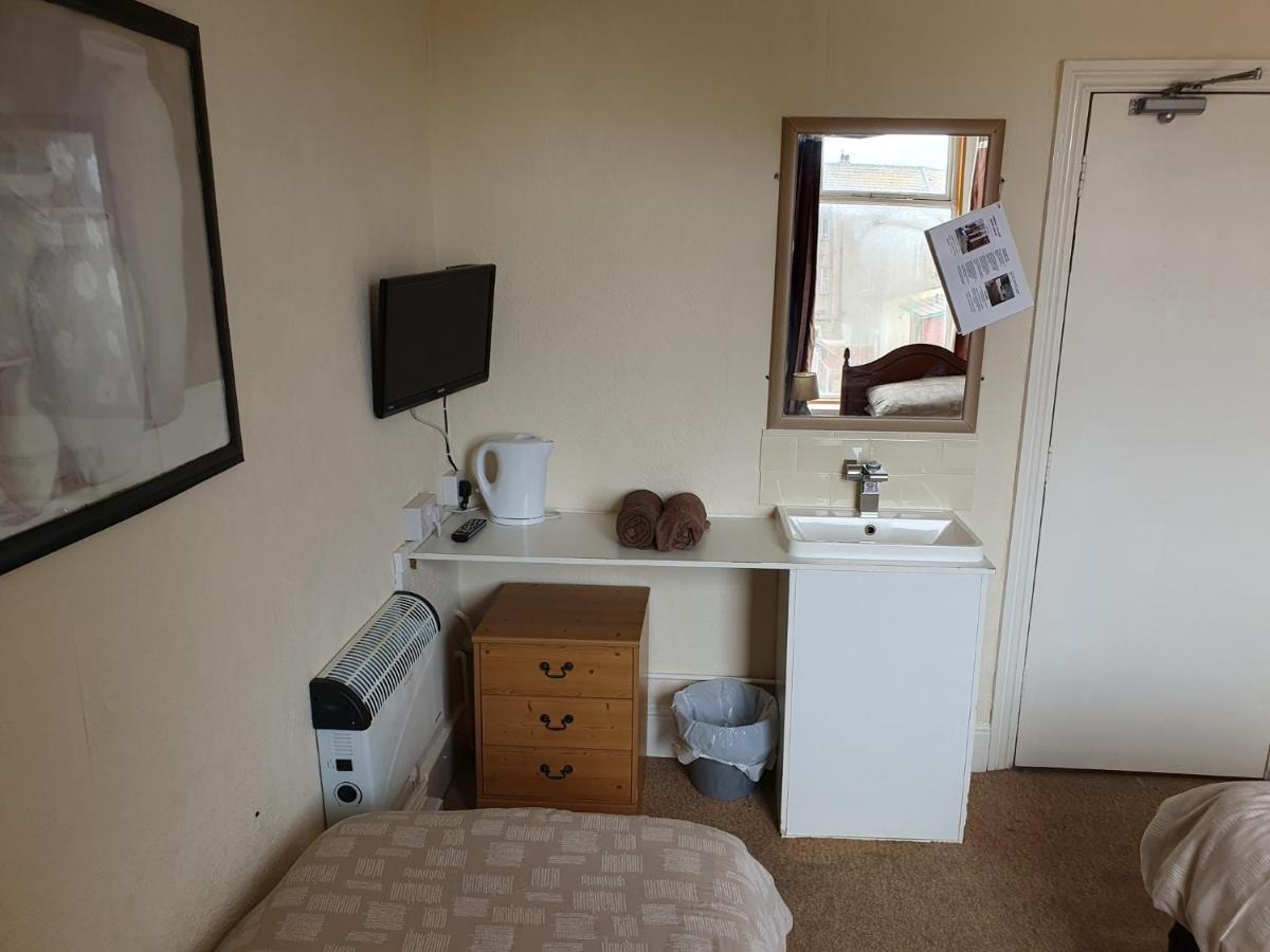 Foxhall Village Guest House Blackpool Esterno foto