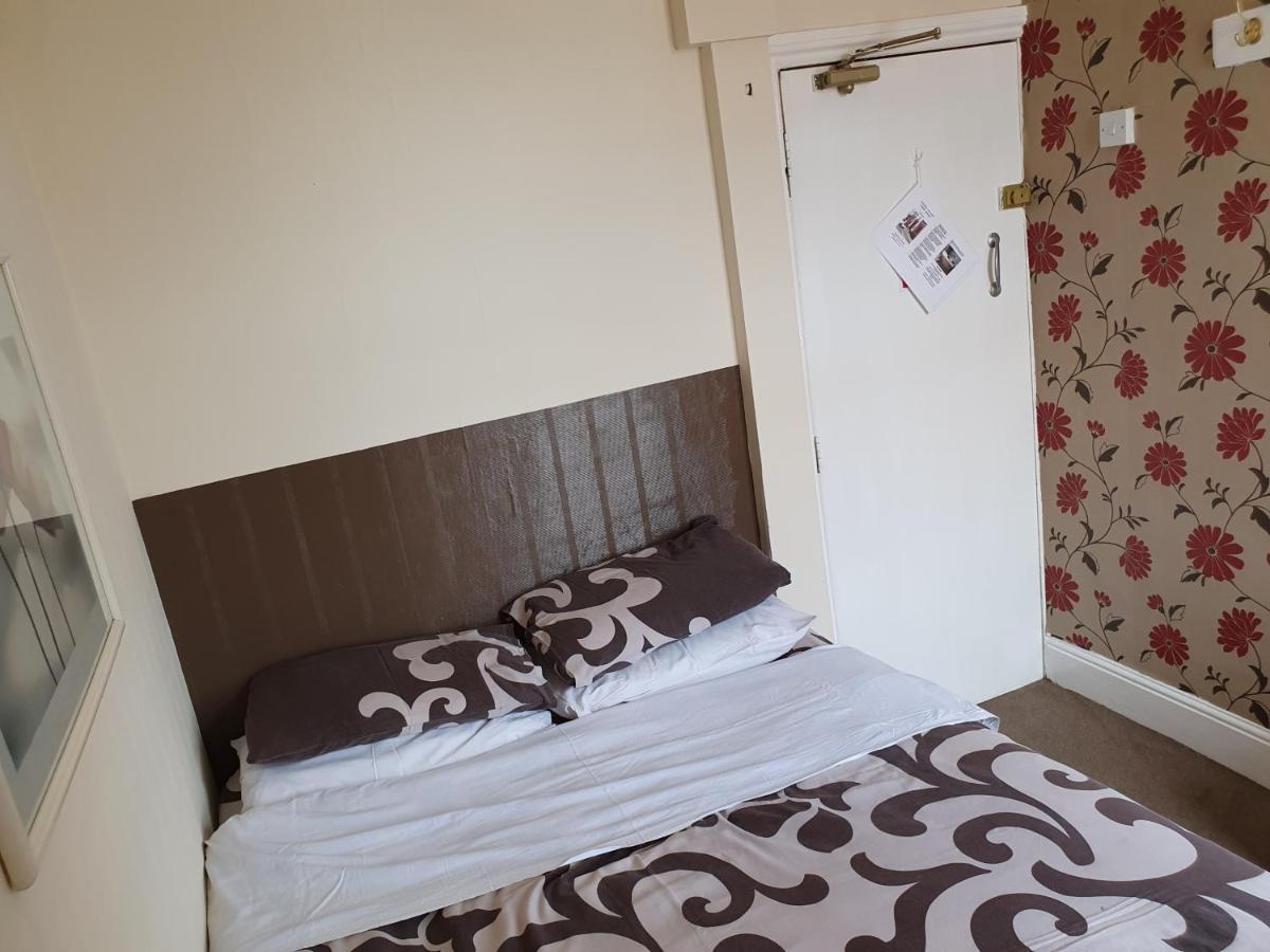 Foxhall Village Guest House Blackpool Esterno foto