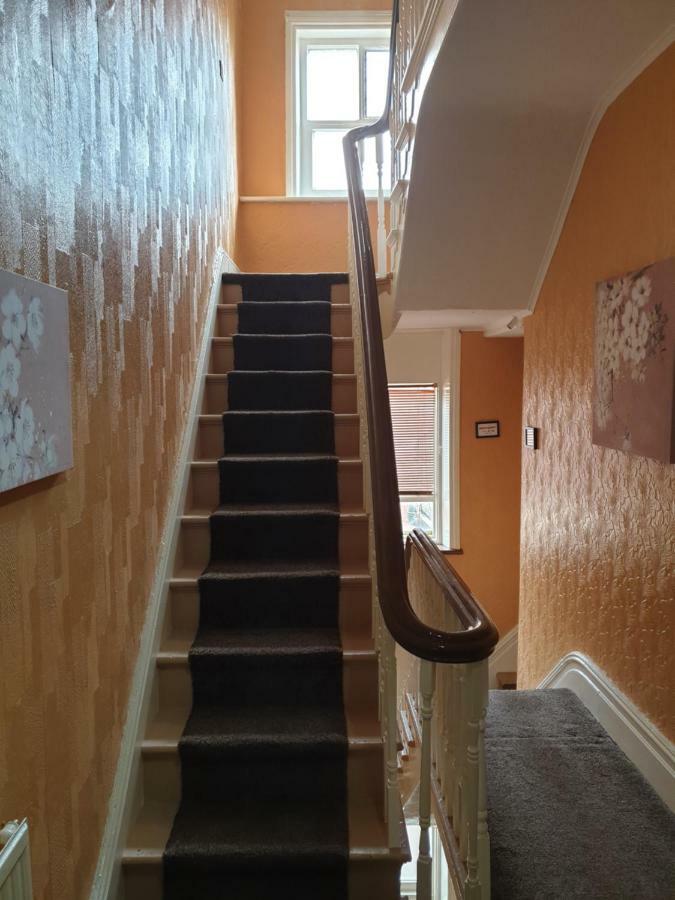 Foxhall Village Guest House Blackpool Esterno foto