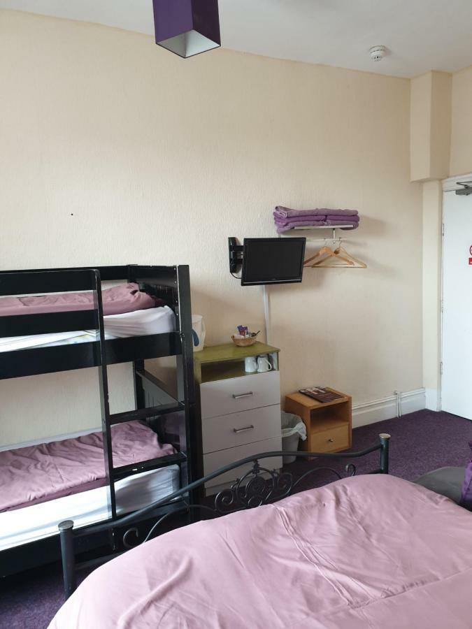 Foxhall Village Guest House Blackpool Esterno foto
