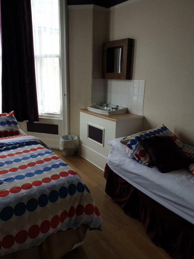 Foxhall Village Guest House Blackpool Esterno foto